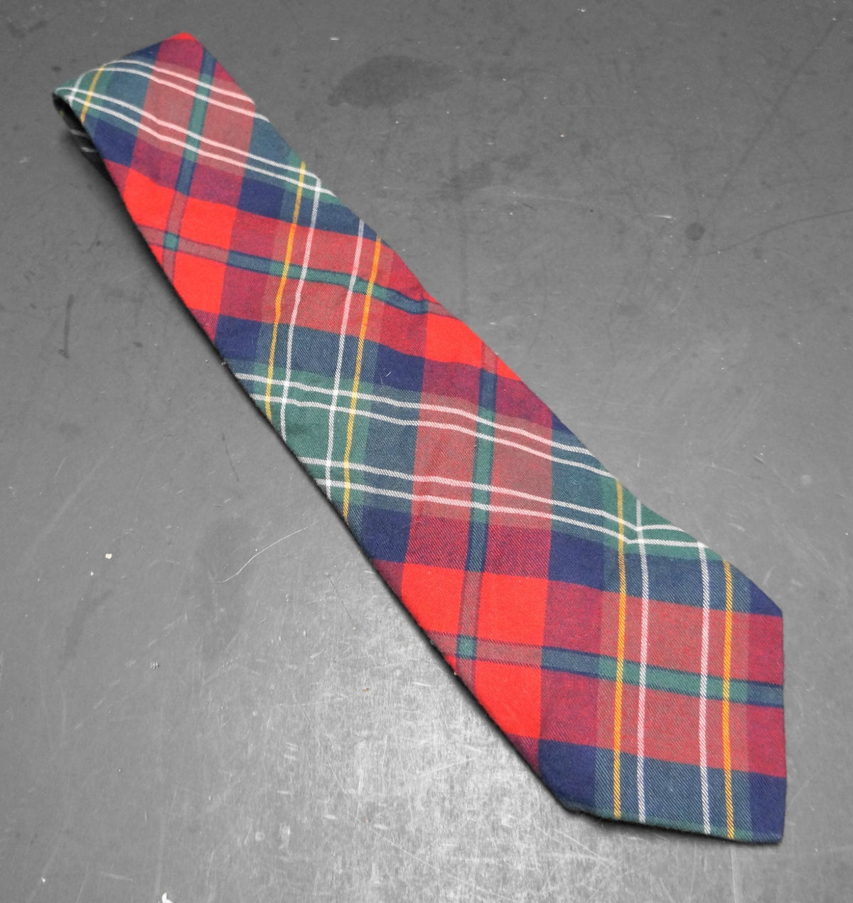 Van Heusen Corporate Casual Green Red Tartan Plaid Tie Cotton Made in USA