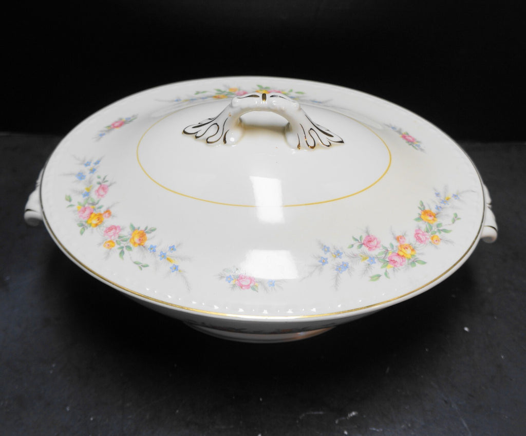 Homer Laughlin Cashmere Eggshell Georgian Oval Covered Vegetable