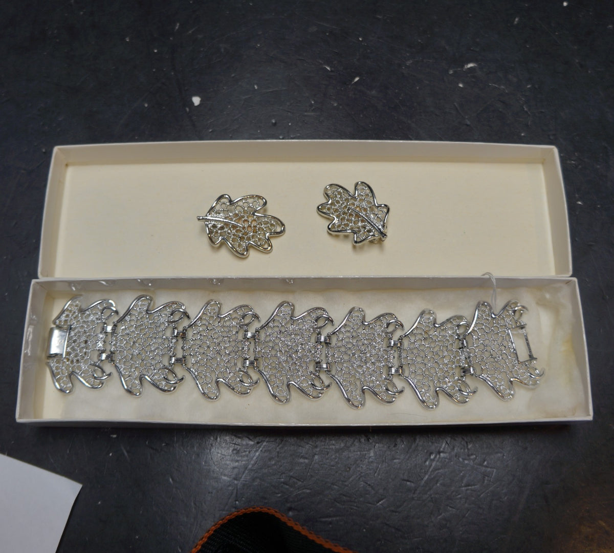 Sarah Coventry Silver Tone Filigree Leaf Links Bracelet Earrings Set