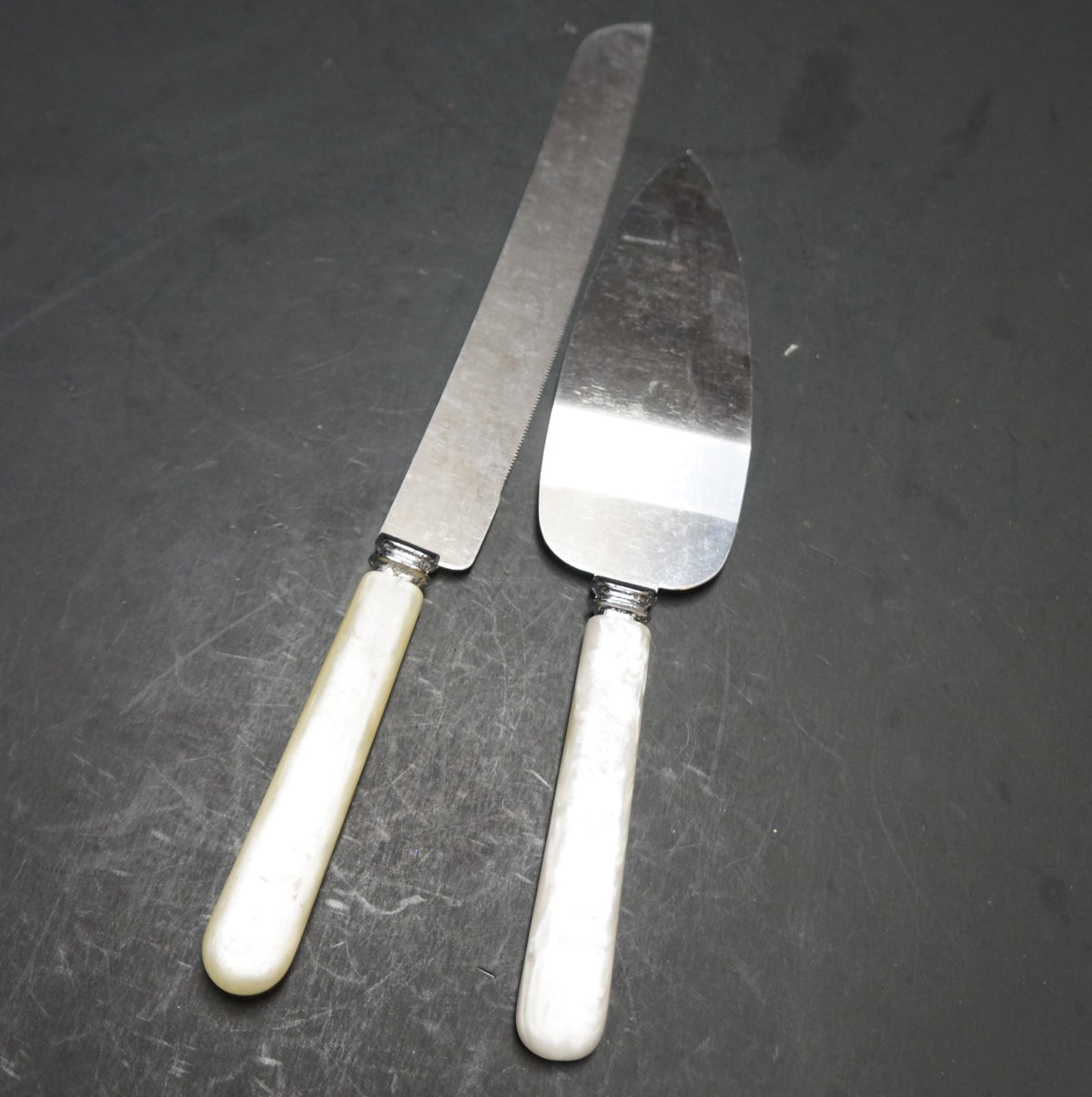 Sheffield England White Pearlized Lucite Handle Cake Knife Server Set