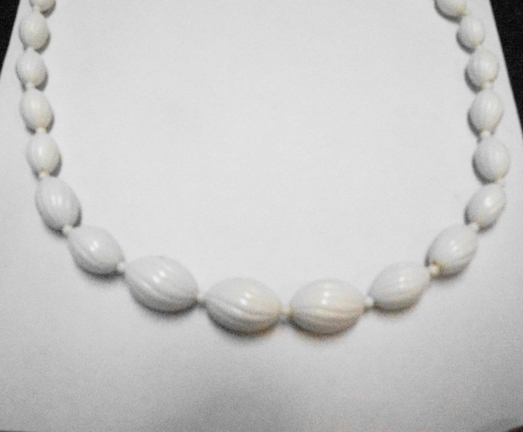 White Lucite Melon Twist Oblong Graduated Beads Necklace