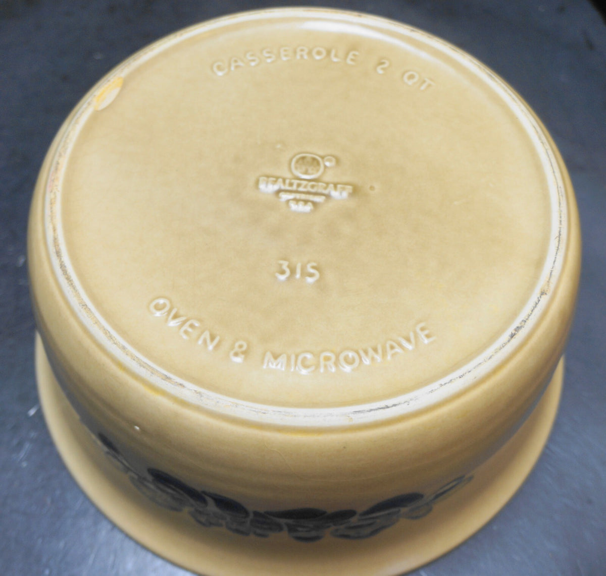 Pfaltzgraff Folk Art 2 Qt Casserole Round With Lid Chip on Base