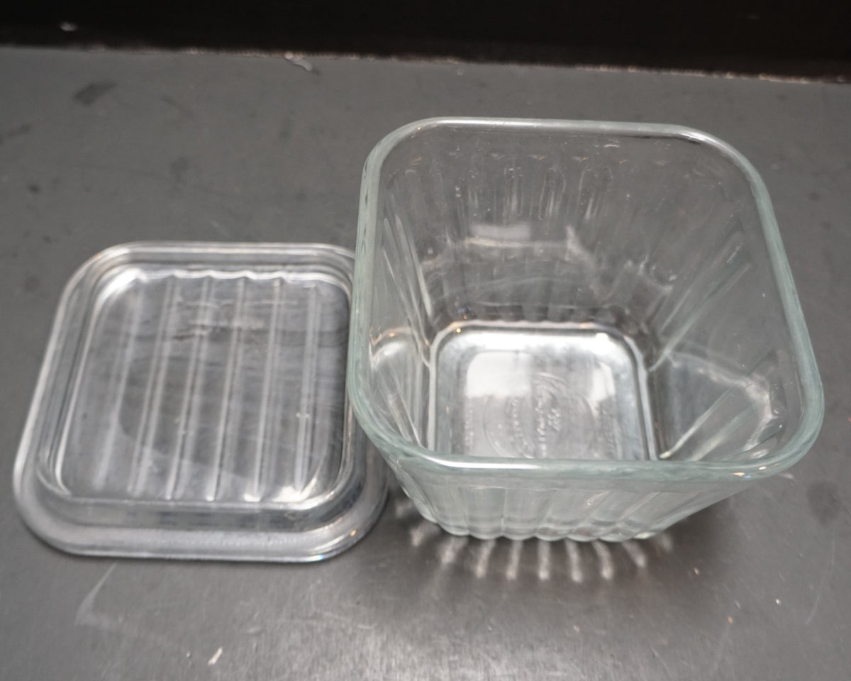 Anchor Hocking 1932 Vintage Design 2003 Bake 'n Keep Square Refrigerator Dish