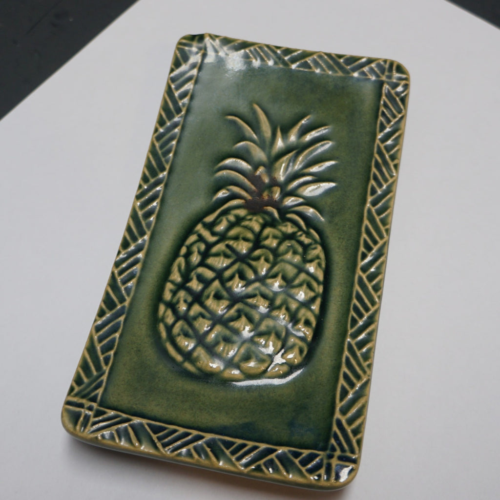 Bob Hoenig Pottery Maui Hawaii Green Glazed Pineapple Dish 5 3/4" x 3 1/4"