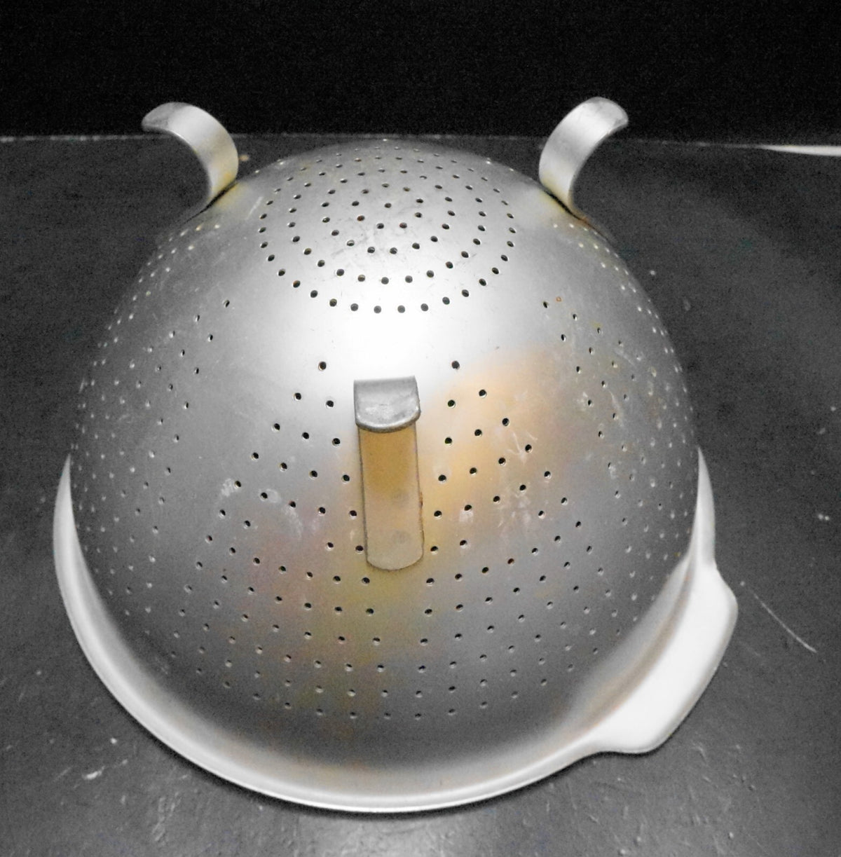 Wear-Ever Aluminum Colander #3123 9 IN Three Feet