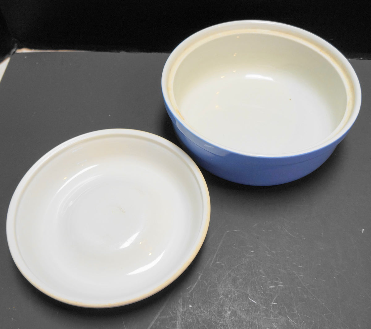 Hall Superior Quality Kitchenware Unsigned Blue White 2 Qt Covered Casserole 1940s