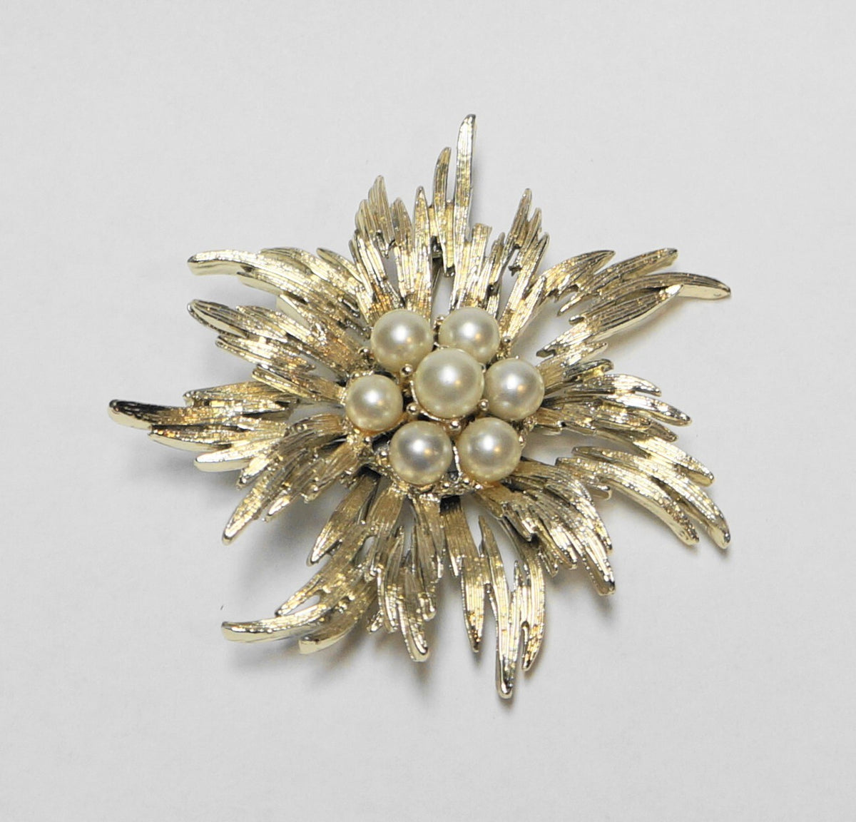 Lisner Flower Brooch Brushed Gold Tone Faux Pearls