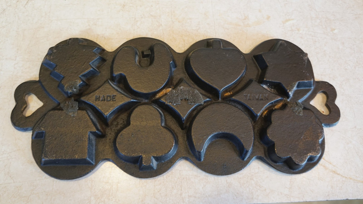 Vintage Cast Iron Novelty Shapes Cookie Corn Bread Pan Tree Club Star Moon