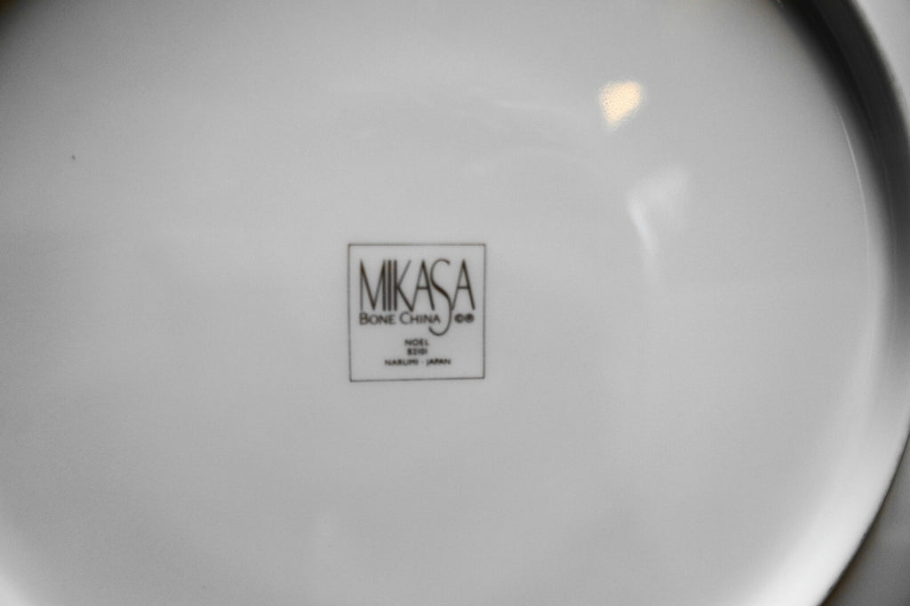 Mikasa Noel Bone China Cake Plate Christmas 11 3/8 IN