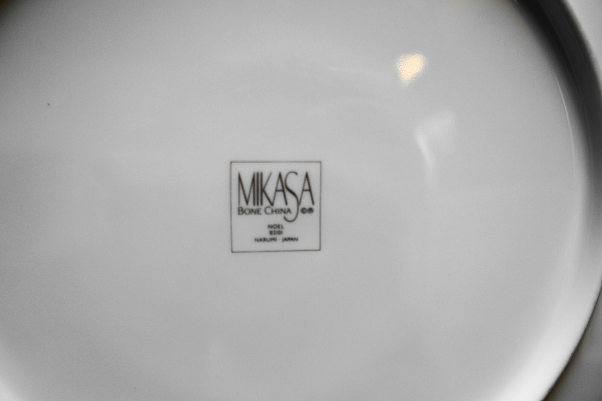 Mikasa Noel Bone China Cake Plate Christmas 11 3/8 IN