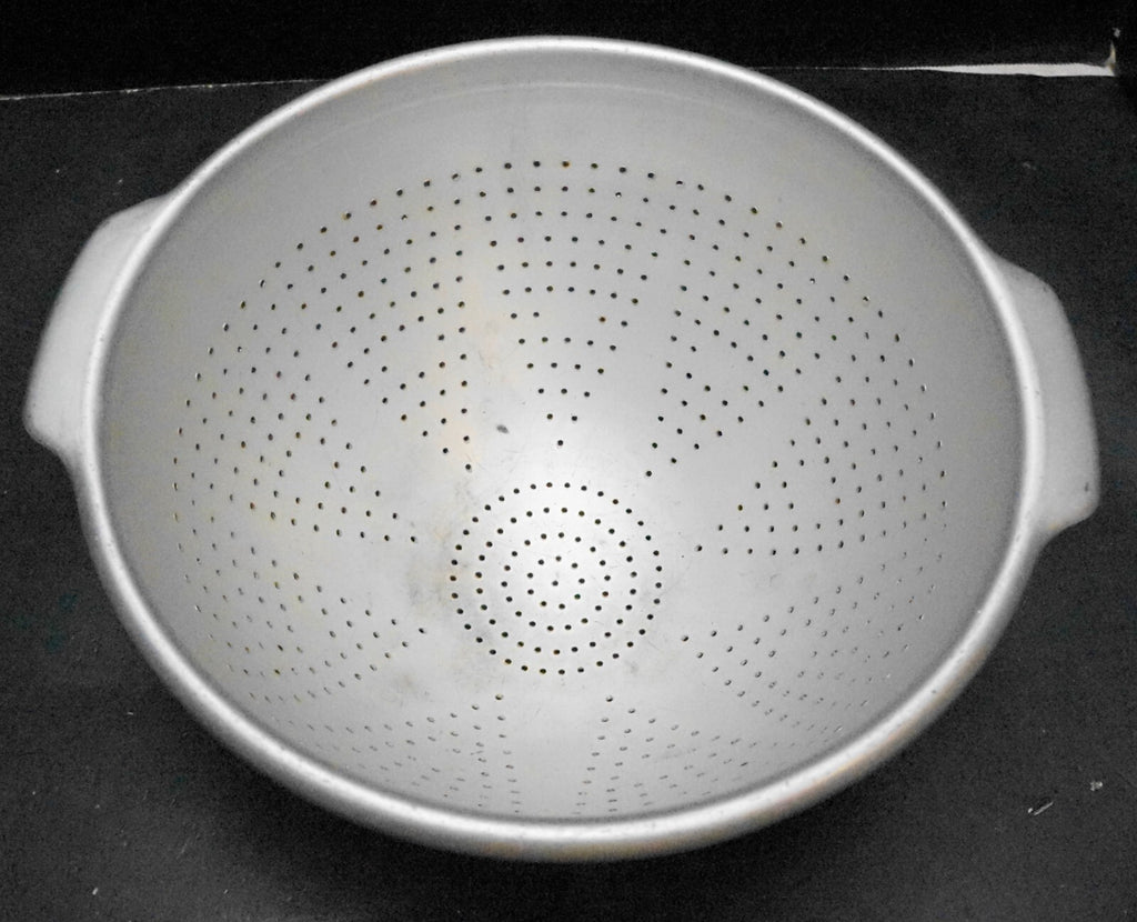 Wear-Ever Aluminum Colander #3123 9 IN Three Feet