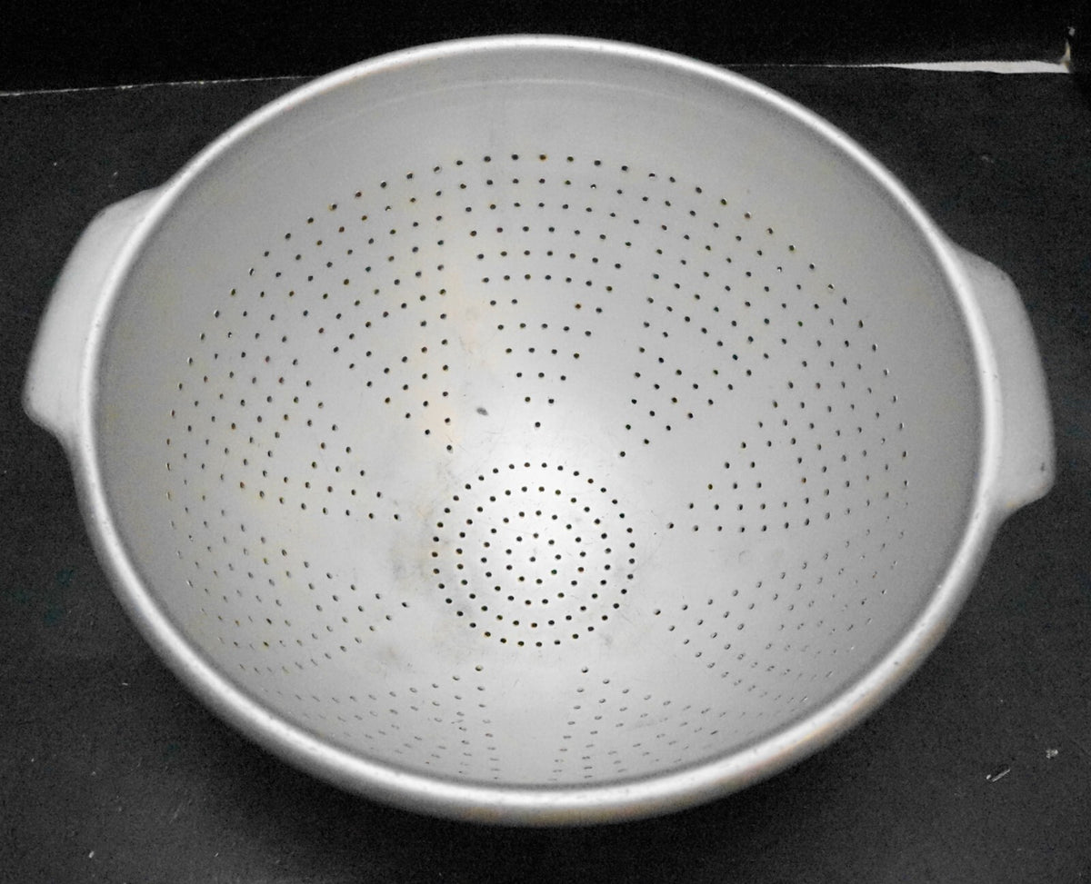 Wear-Ever Aluminum Colander #3123 9 IN Three Feet