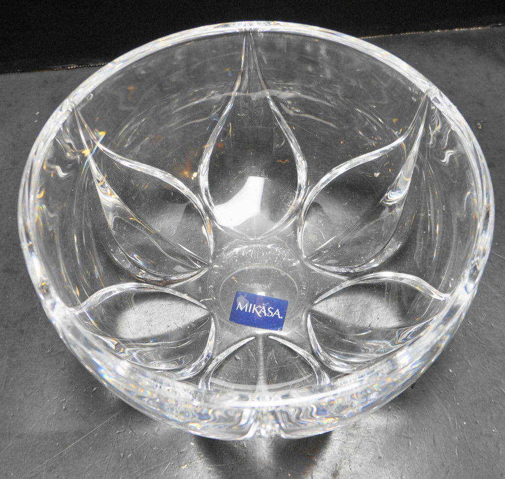 Mikasa Crystal Partridge Cut Petals 8" Serving Bowl