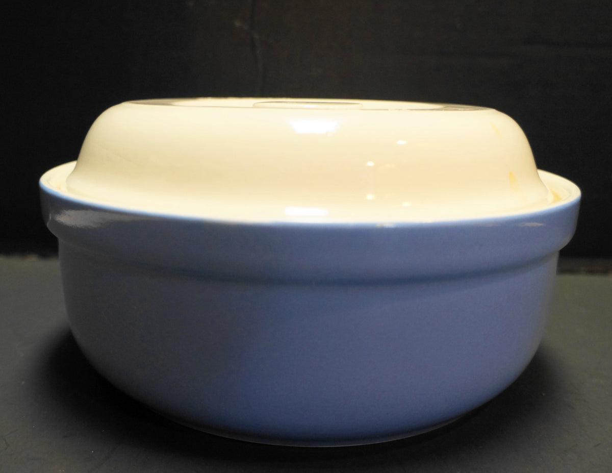Hall Superior Quality Kitchenware Unsigned Blue White 2 Qt Covered Casserole 1940s
