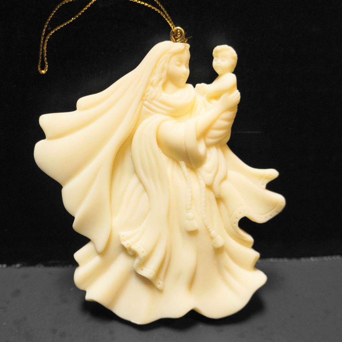 Avon Season's Joy Mother and Child Resin Ornament 1997