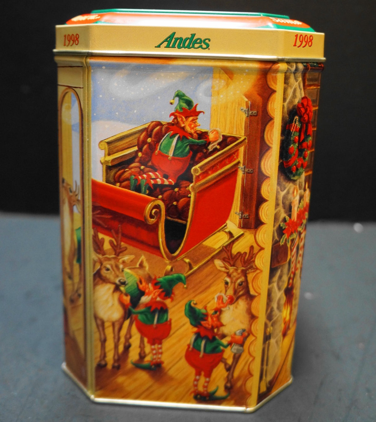 Andes Mints 1998 Christmas Tin Santa Claus is Coming To Town