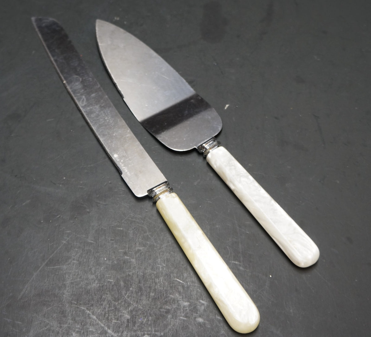 Sheffield England White Pearlized Lucite Handle Cake Knife Server Set
