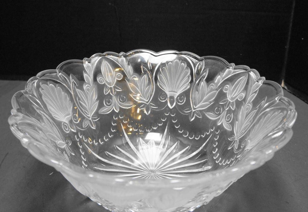 Fifth Avenue Crystal Fleur de Lis Shell Leaves Serving Bowl