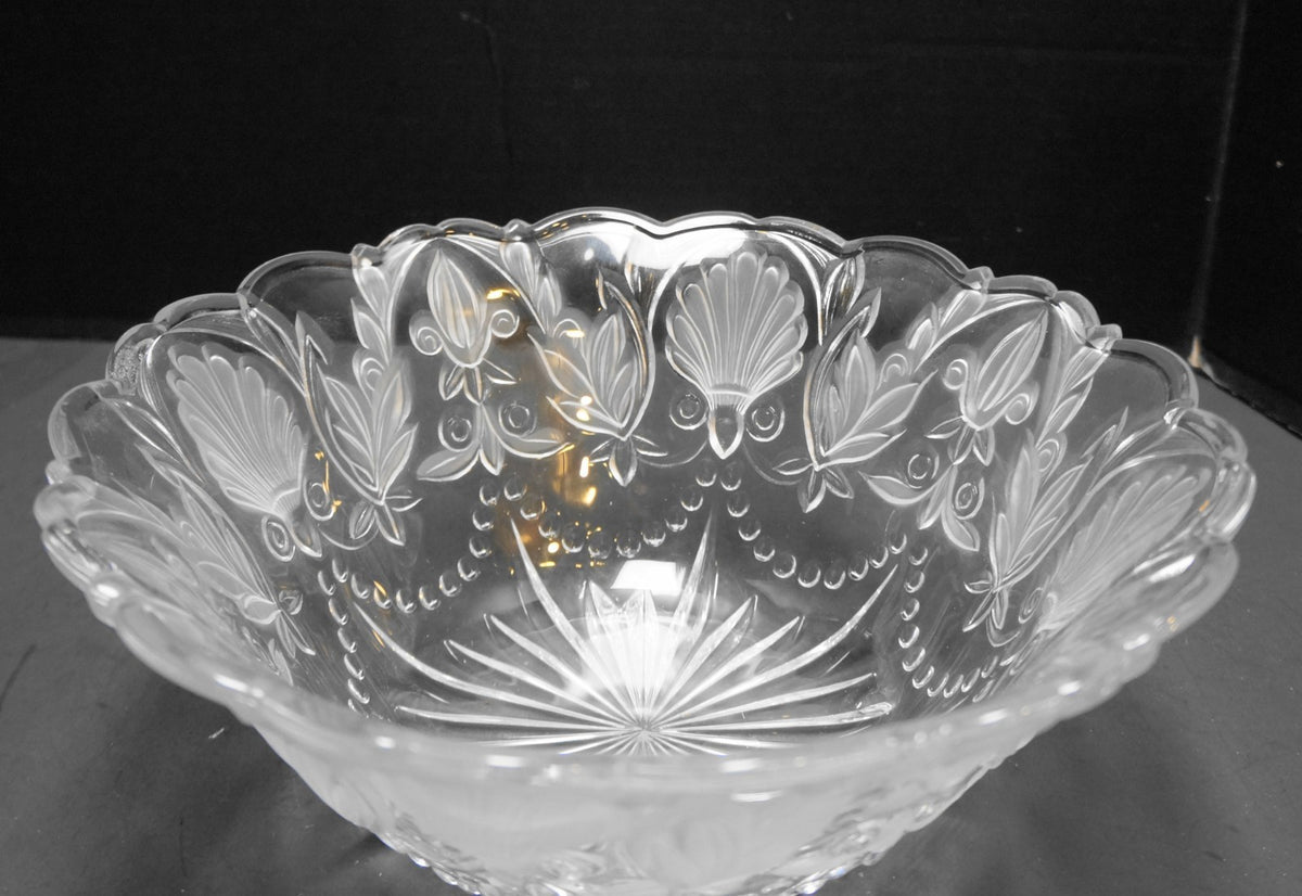 Fifth Avenue Crystal Fleur de Lis Shell Leaves Serving Bowl