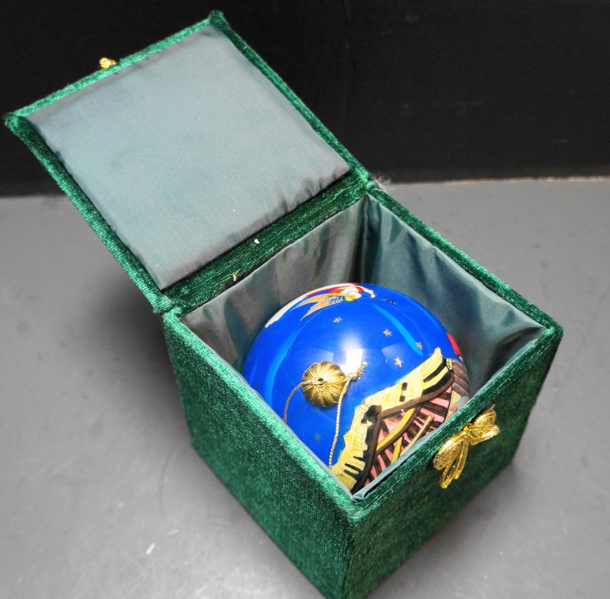 Pier 1 Le Bien Reverse Painted Holy Family Sacred Nativity Glass Ball Ornament 2