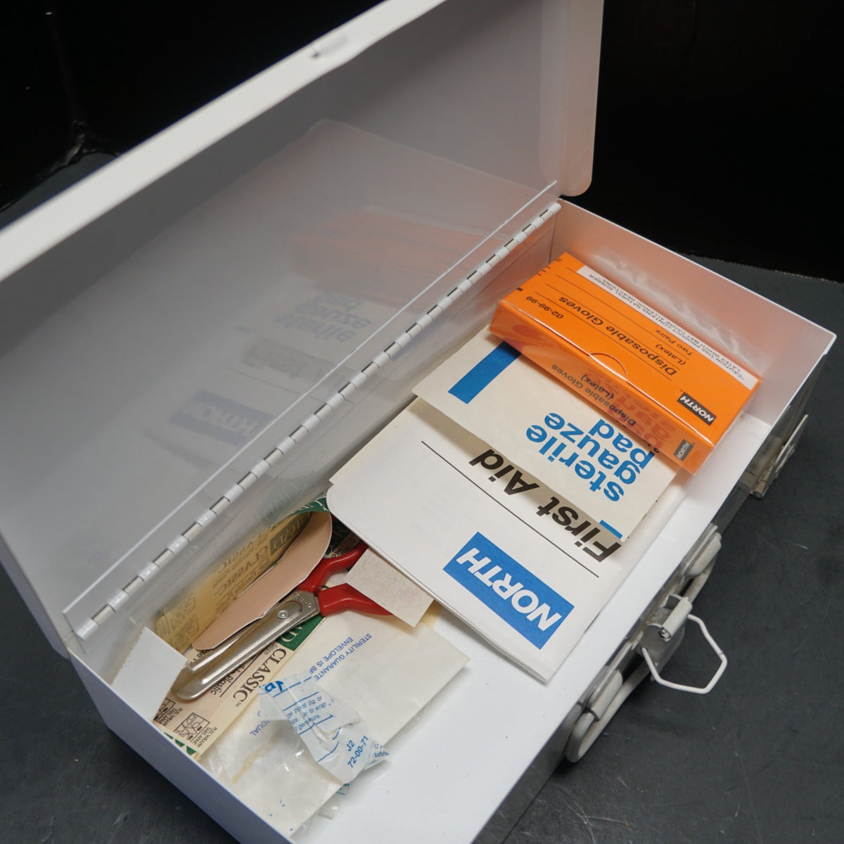 North Bulk Industrial First Aid Kit #25 Wall Mount Some Contents
