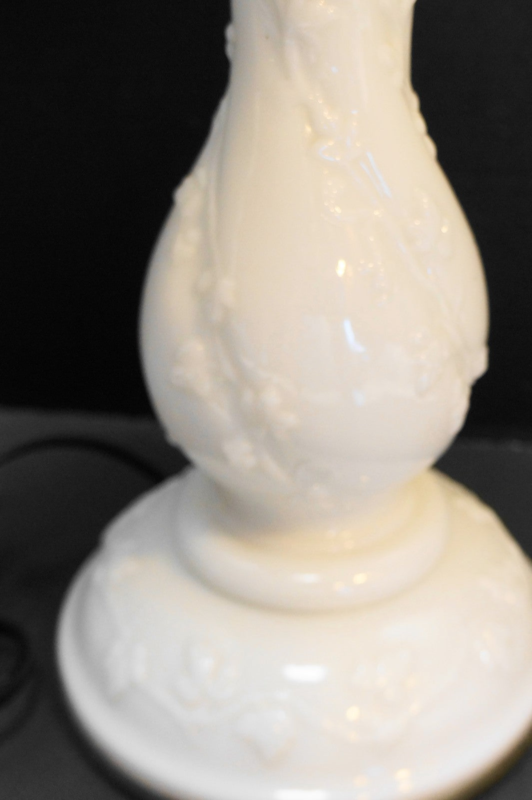 Milk Glass Grape Vine Tall Electric Table Lamp 31 IN