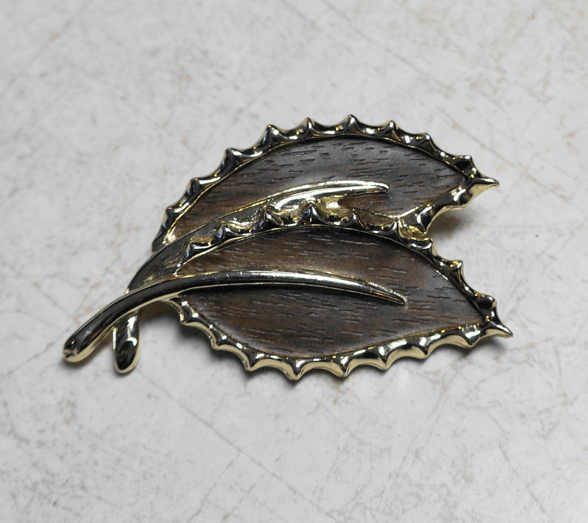 Sarah Coventry Brown Leaves Wood Grain Look Gold Tone Pin