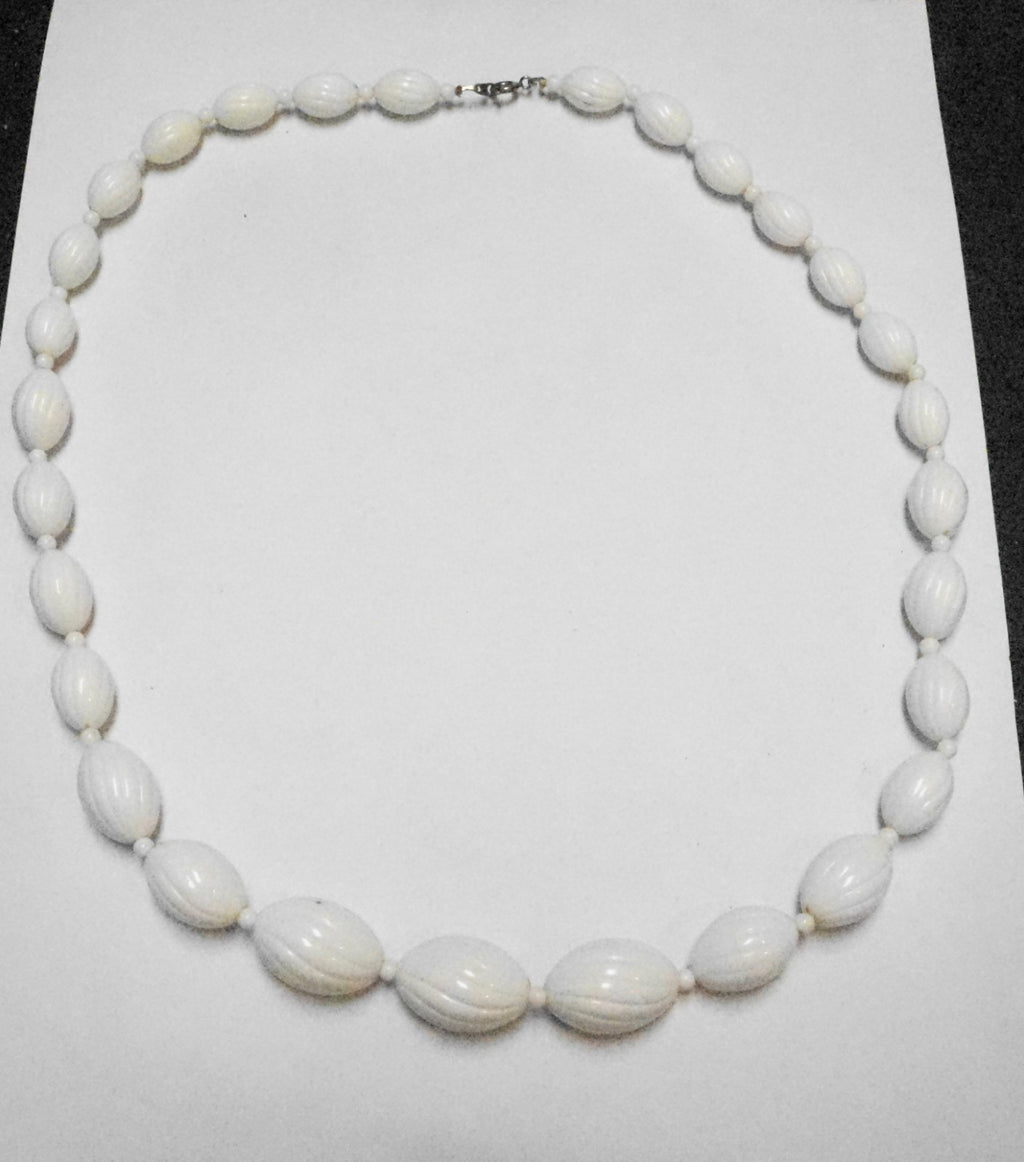 White Lucite Melon Twist Oblong Graduated Beads Necklace