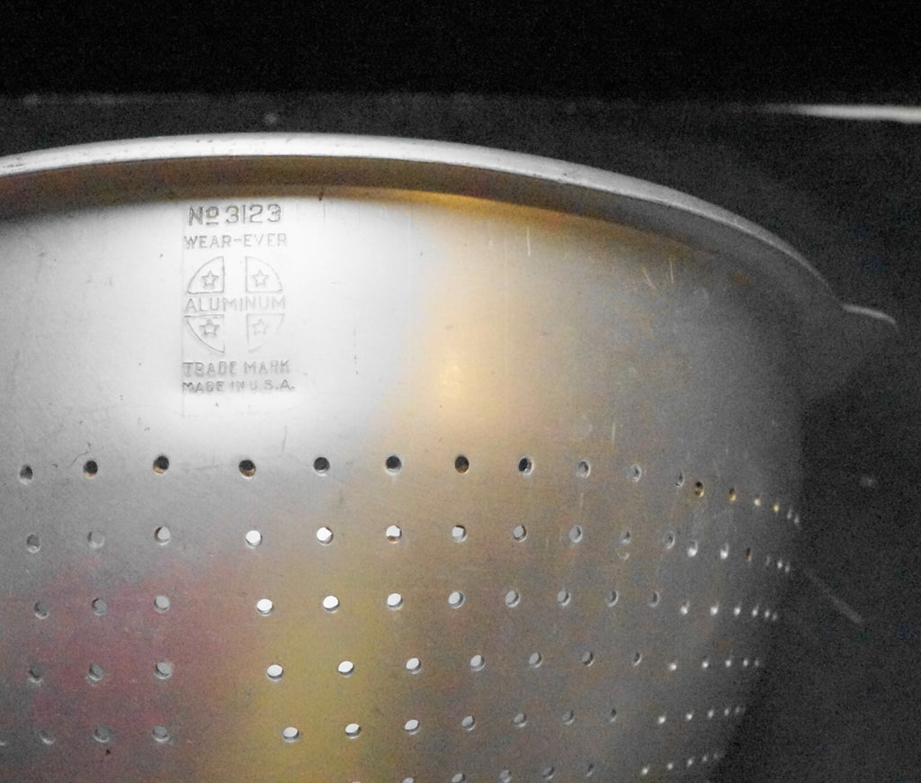 Wear-Ever Aluminum Colander #3123 9 IN Three Feet