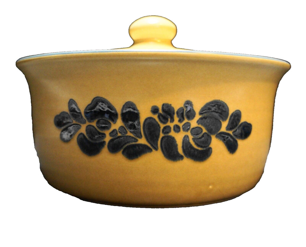 Pfaltzgraff Folk Art 2 Qt Casserole Round With Lid Chip on Base