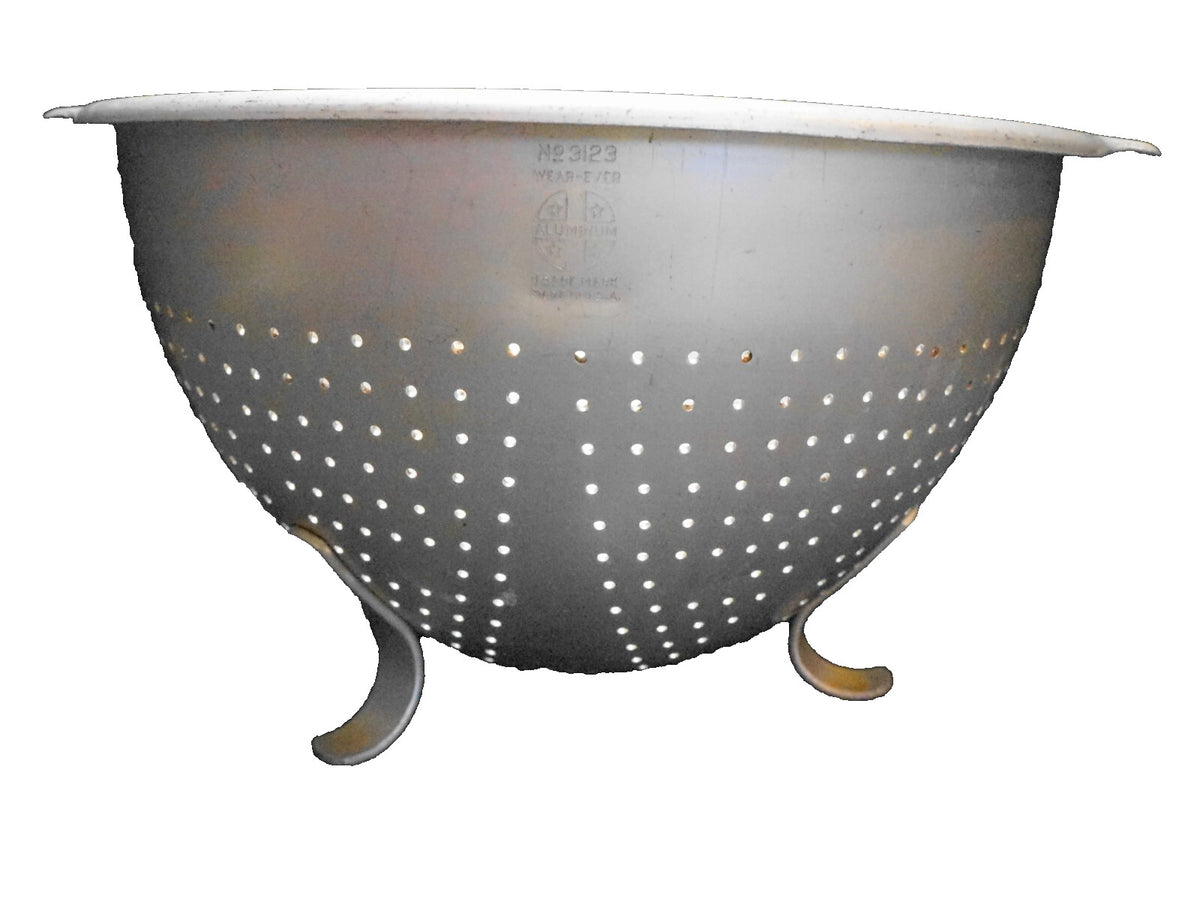 Wear-Ever Aluminum Colander #3123 9 IN Three Feet