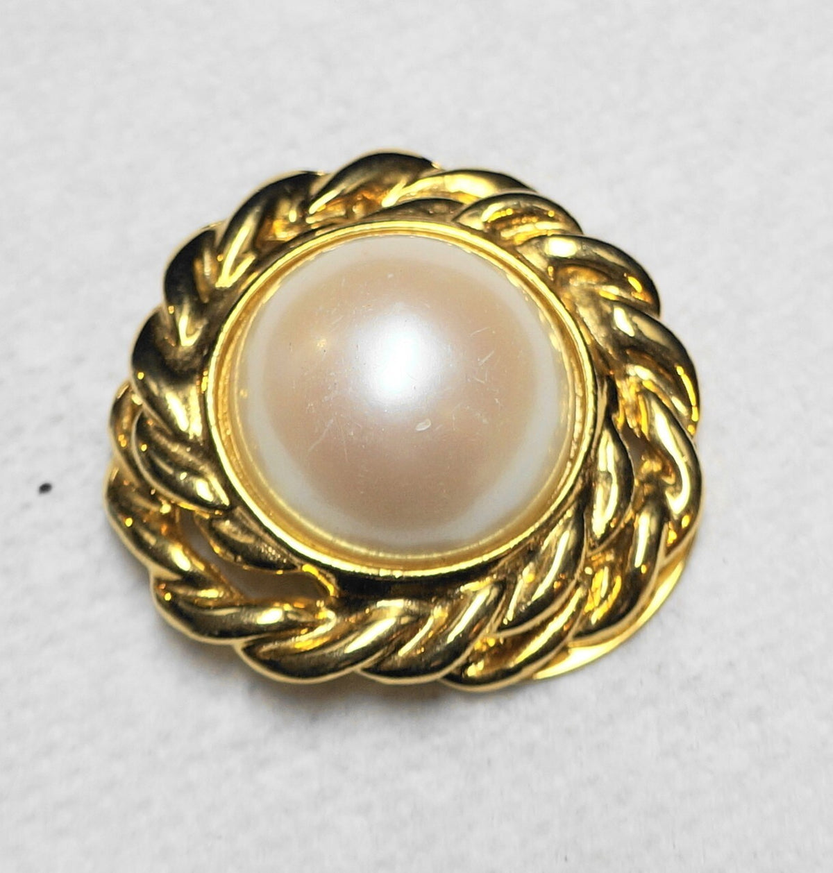 Gold Tone Faux Pearl Rope Edge Scarf Dress Clip