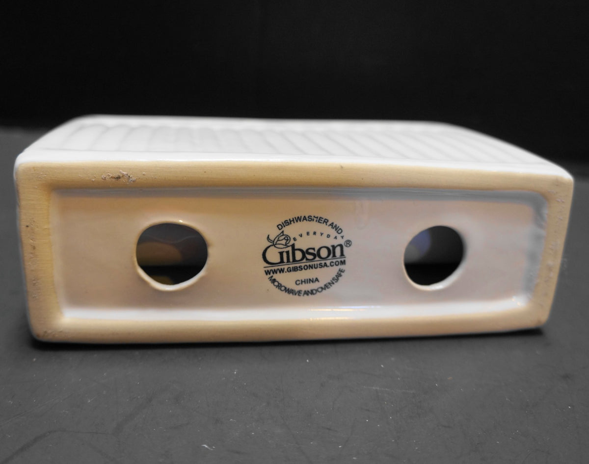 Gibson Claremont White Glazed Embossed Scrolls Column Ribs Napkin Holder