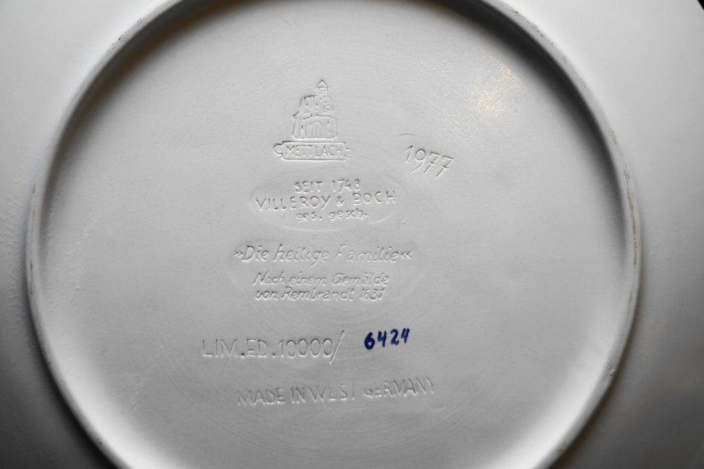Villeroy & Boch Mettlach Holy Family White Cameo on Blue Weihnachten 1977 Plate