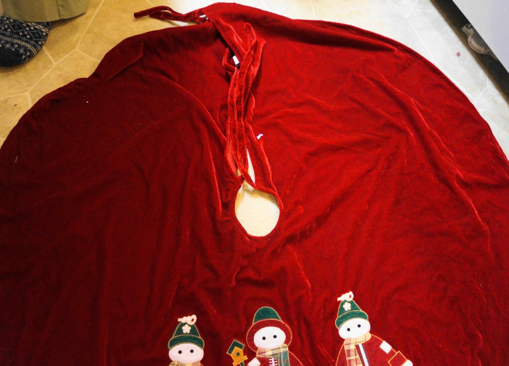 Red Velvet 48" Tree Skirt Appliqued Snowman House & Home Decor 2003
