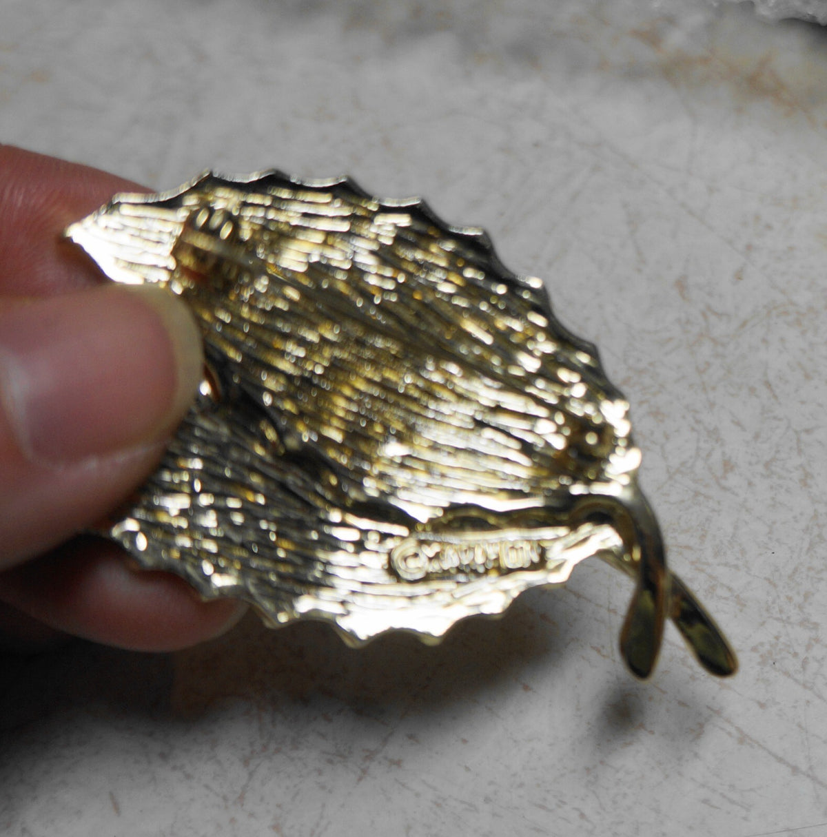 Sarah Coventry Brown Leaves Wood Grain Look Gold Tone Pin