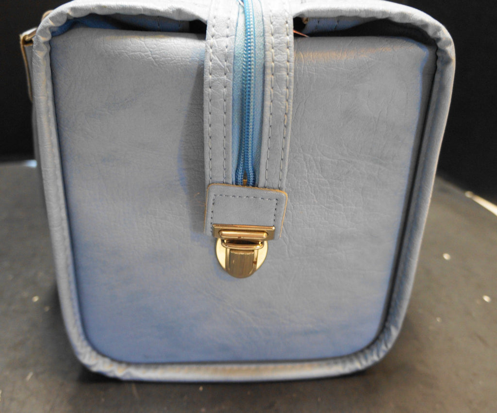 Samsonite Baby Blue Soft Faux Leather Carry On Train Case ZIp Top Double Handle
