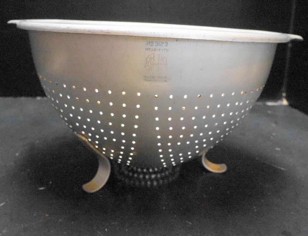 Wear-Ever Aluminum Colander #3123 9 IN Three Feet