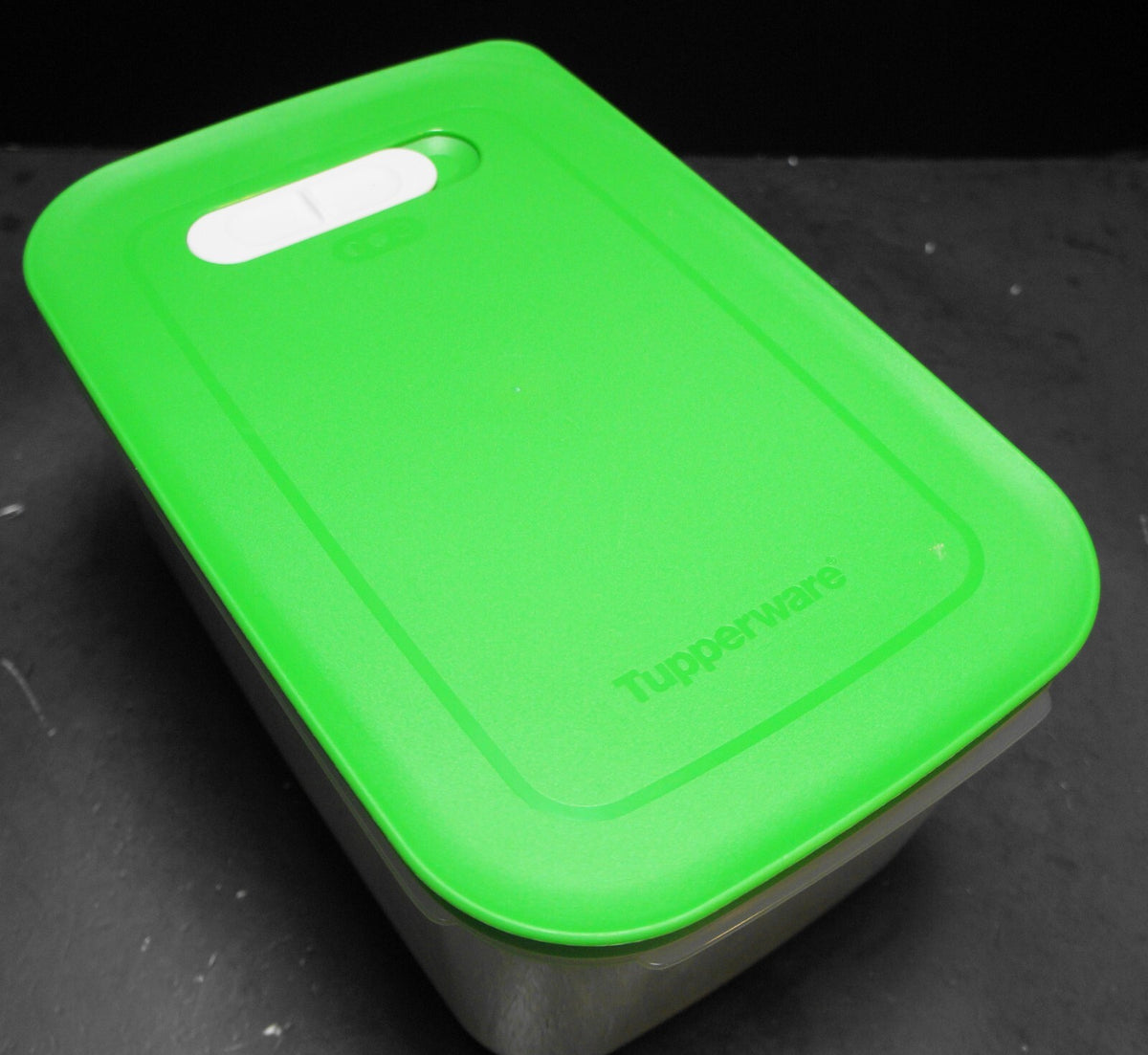 Tupperware Fridgesmart Medium Deep 4.4L/ 1 gal Fresh Produce Storage