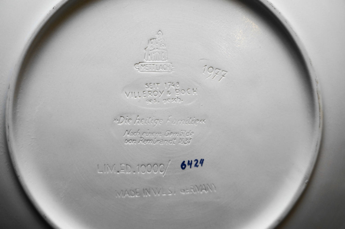 Villeroy & Boch Mettlach Holy Family White Cameo on Blue Weihnachten 1977 Plate