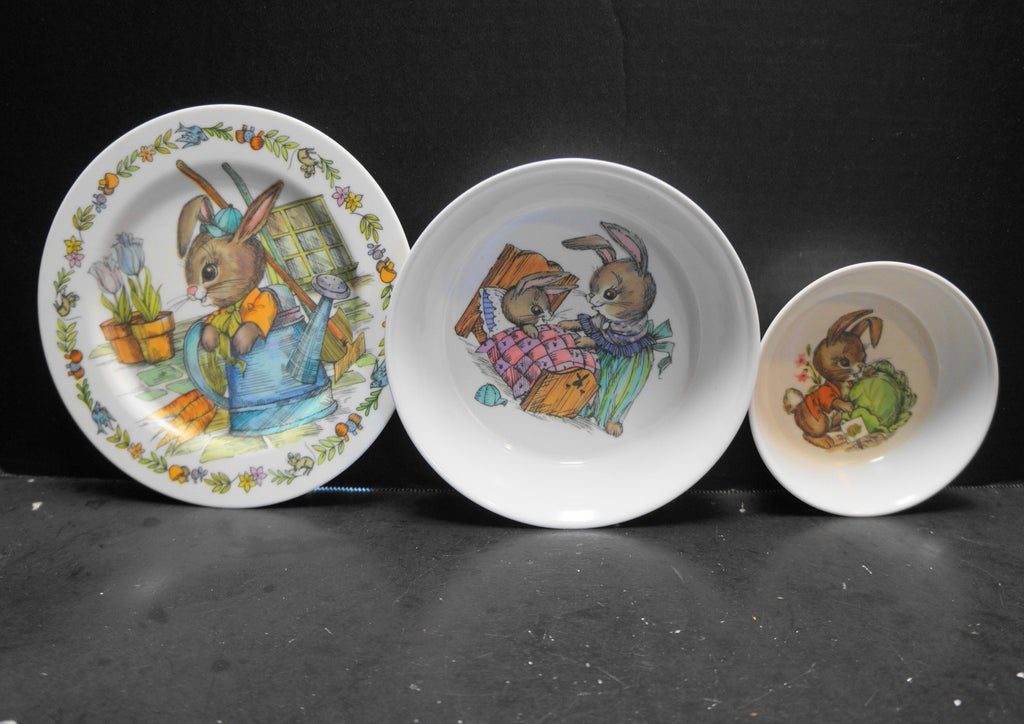 Oneida Ware Peter Rabbit Melamine Plastic Child's Dishes Set Mug Plate Bowls