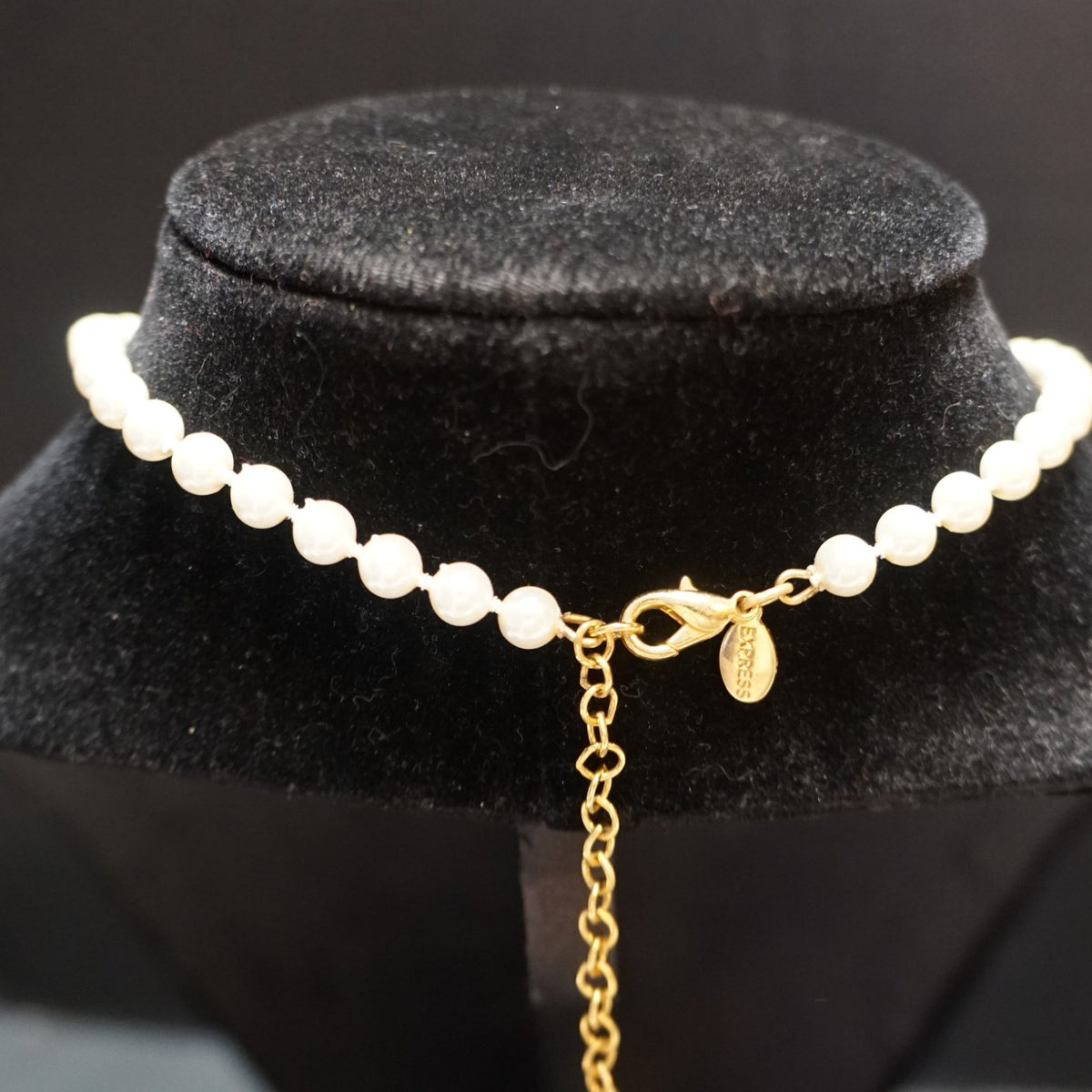 Express Vintage Faux Pearl Necklace Brushed Matte Gold Tone Heart Pendant