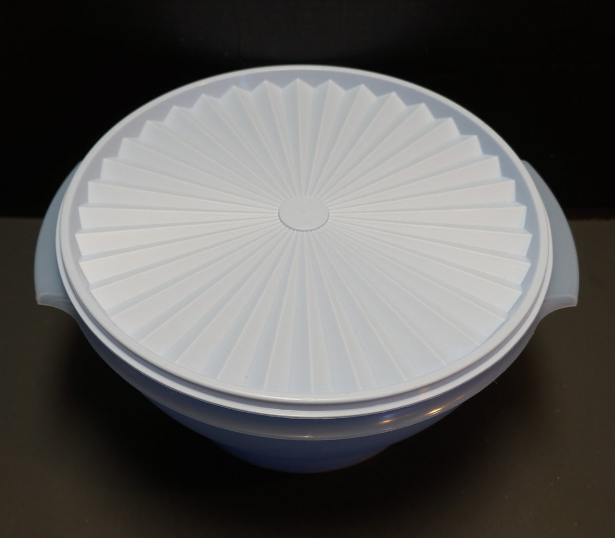 Tupperware Servalier Ice Blue Bowl 4.1L 17 1/4 Cup
