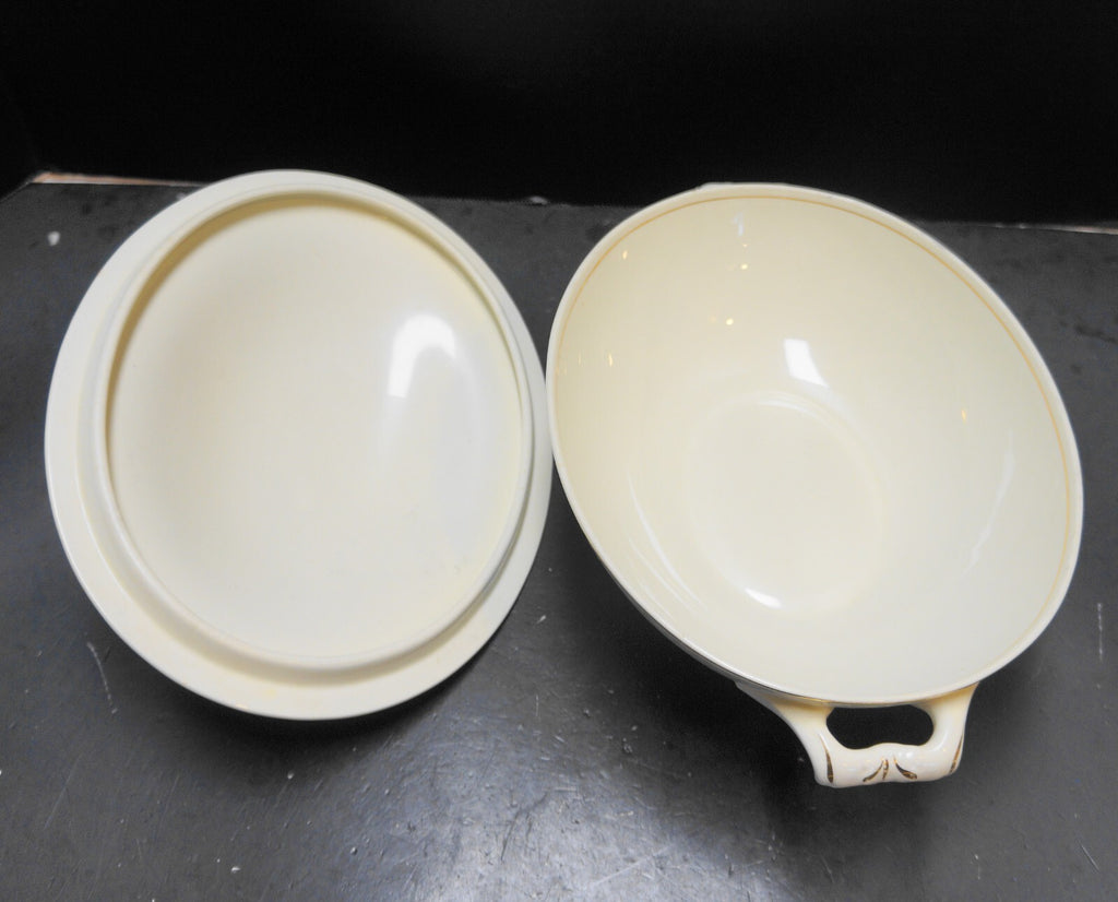 Homer Laughlin Cashmere Eggshell Georgian Oval Covered Vegetable
