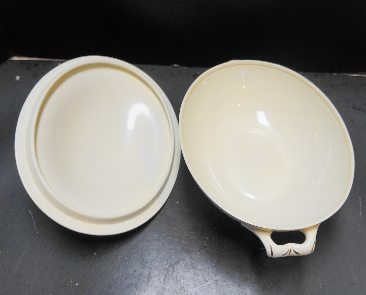 Homer Laughlin Cashmere Eggshell Georgian Oval Covered Vegetable
