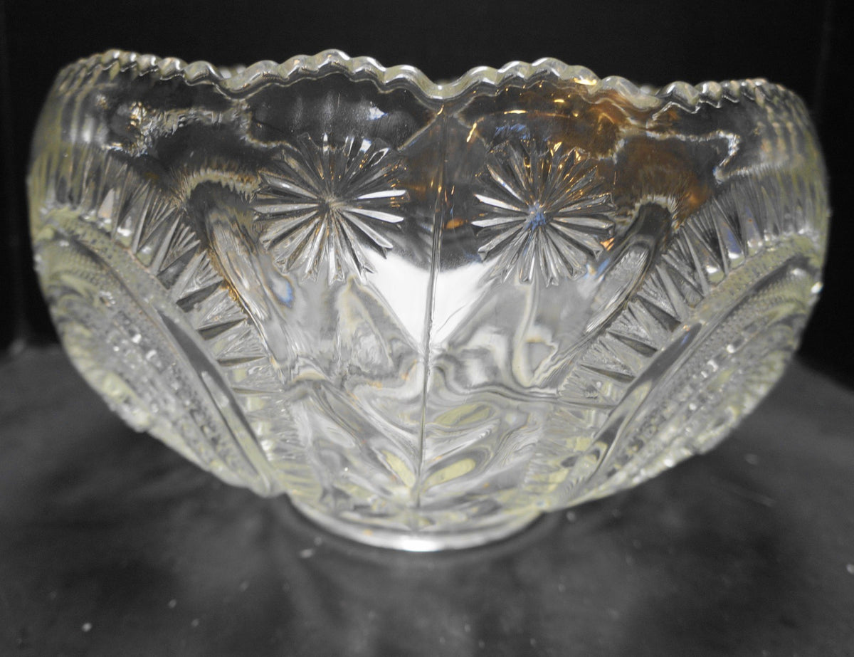 LE Smith Pinwheel Stars Slewed Horseshoe Cupped Punch Bowl