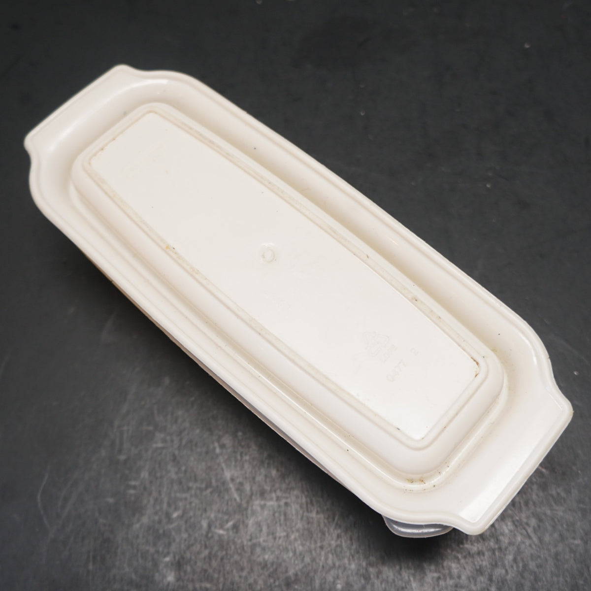 Rubbermaid Almond Base Clear Top 1 Stick Butter Dish