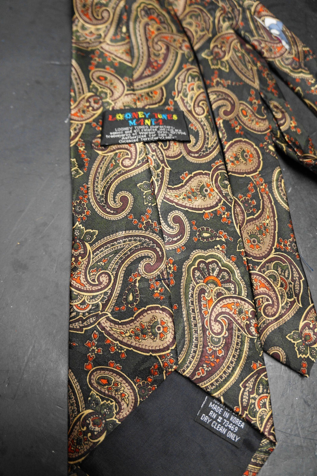 Looney Tunes Mania Dark Green Paisley Tie Bugs Bunny Taz Needs Repair