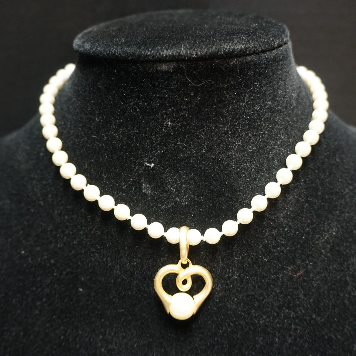 Express Vintage Faux Pearl Necklace Brushed Matte Gold Tone Heart Pendant
