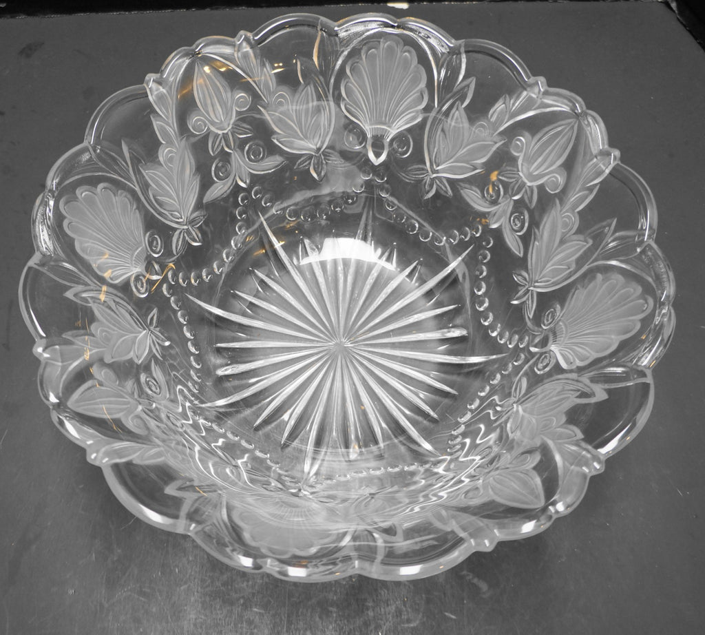Fifth Avenue Crystal Fleur de Lis Shell Leaves Serving Bowl